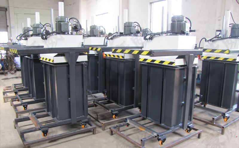 豪威廢紙打包機工作現場圖